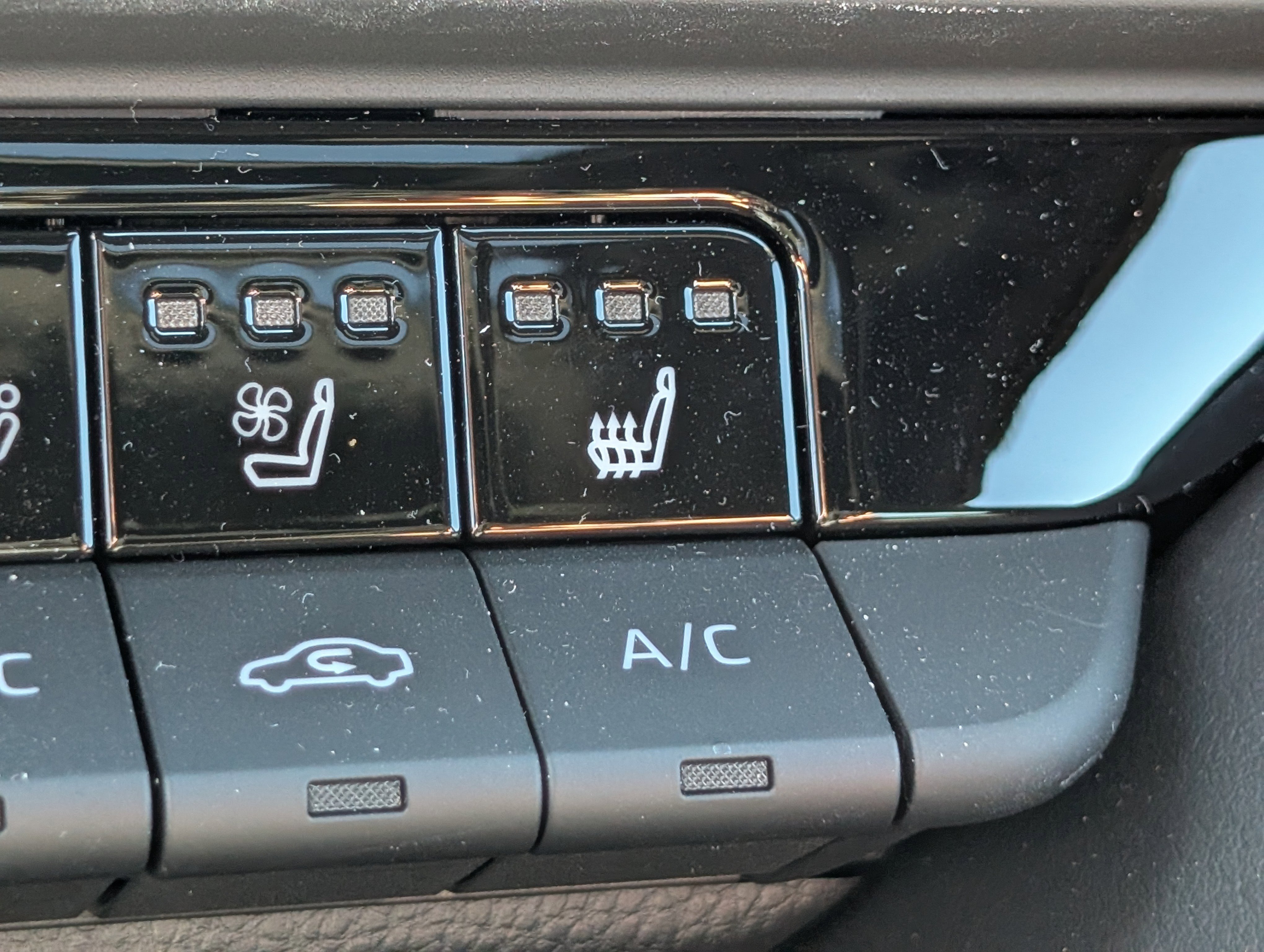 Used 2025 Toyota Crown Signia w/ Advanced Technology Package image 29