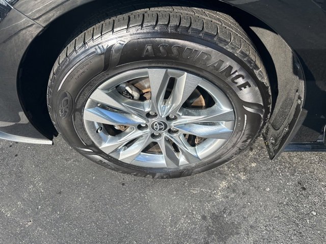 Used 2022 Toyota Sienna Limited image 26