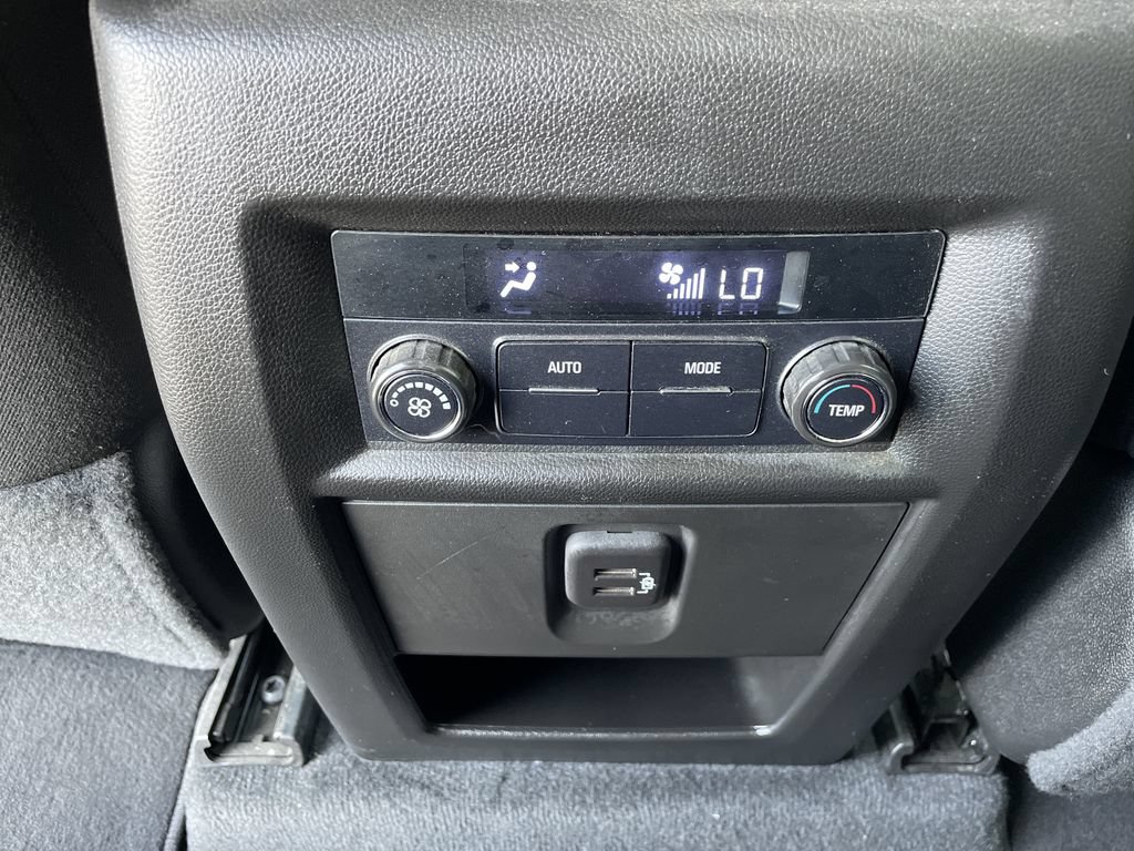 Used 2021 Chevrolet Traverse LS AWD/4WD image 18