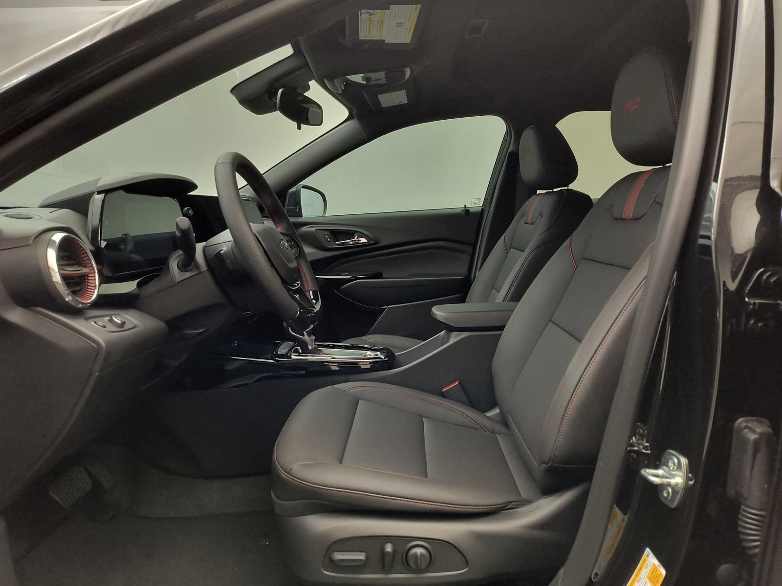 New 2026 Chevrolet Trax RS w/ Sunroof Package FWD image 5