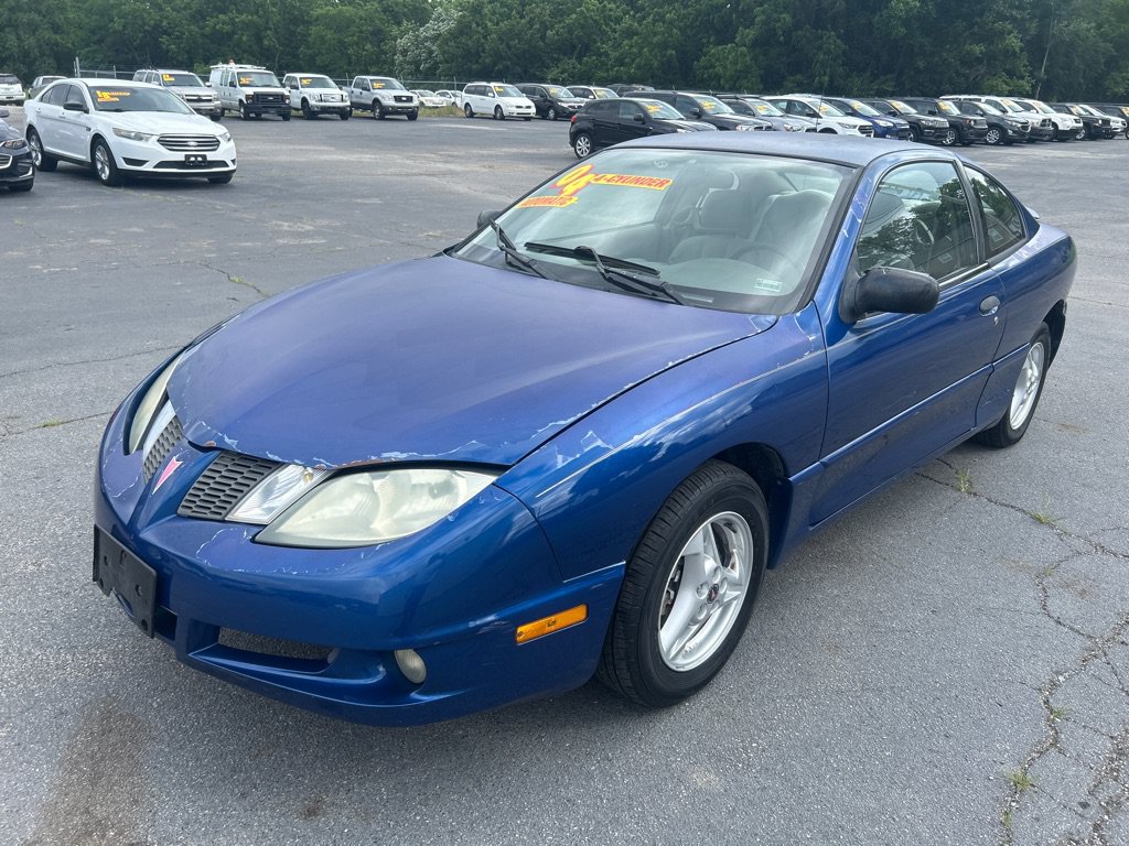Used 2004 Pontiac Sunfire Coupe w/ 1SB Preferred Equipment Group FWD image 2
