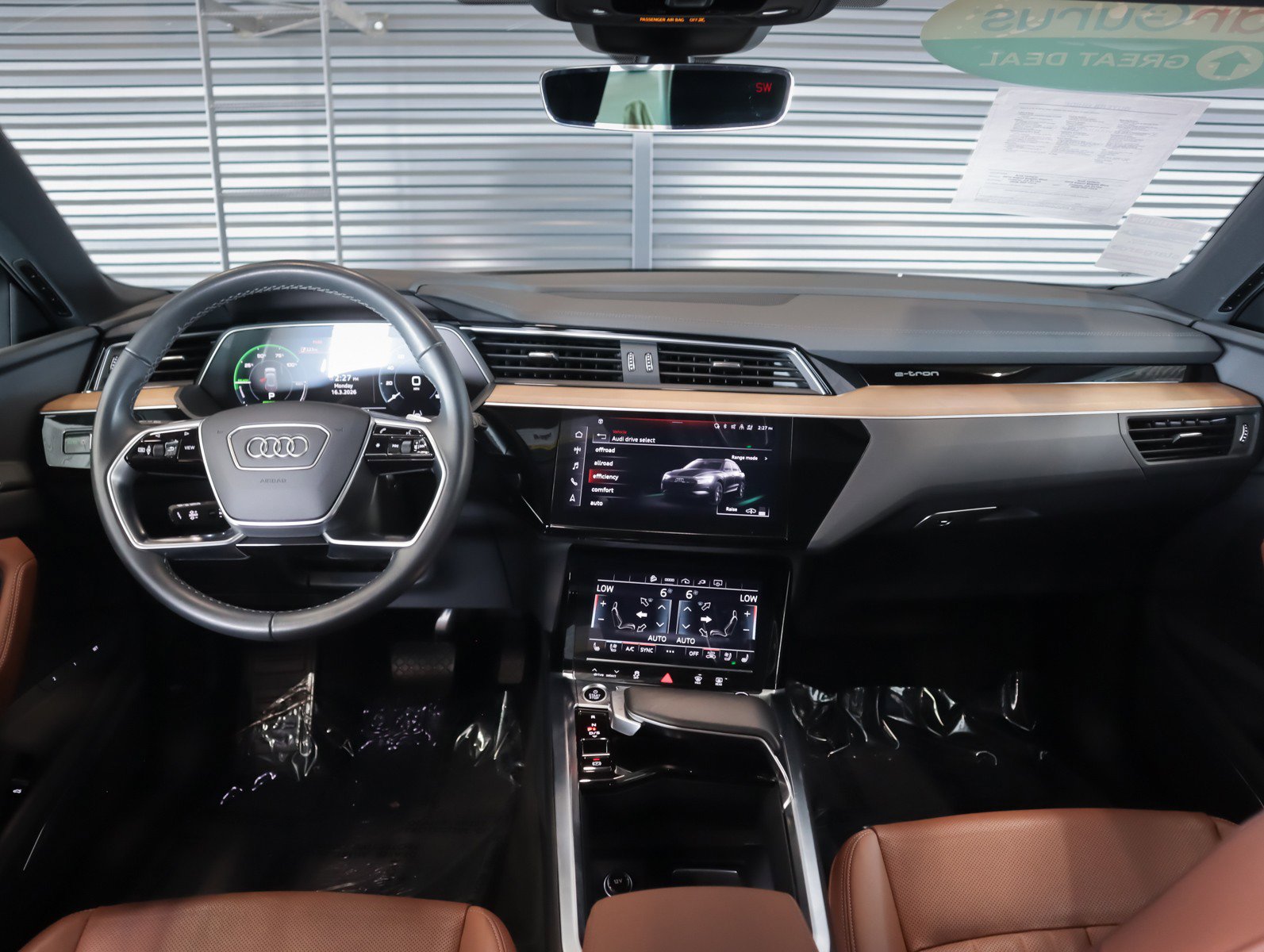 Used 2024 Audi Q8 e-tron Premium Plus w/ Premium Plus Package image 10