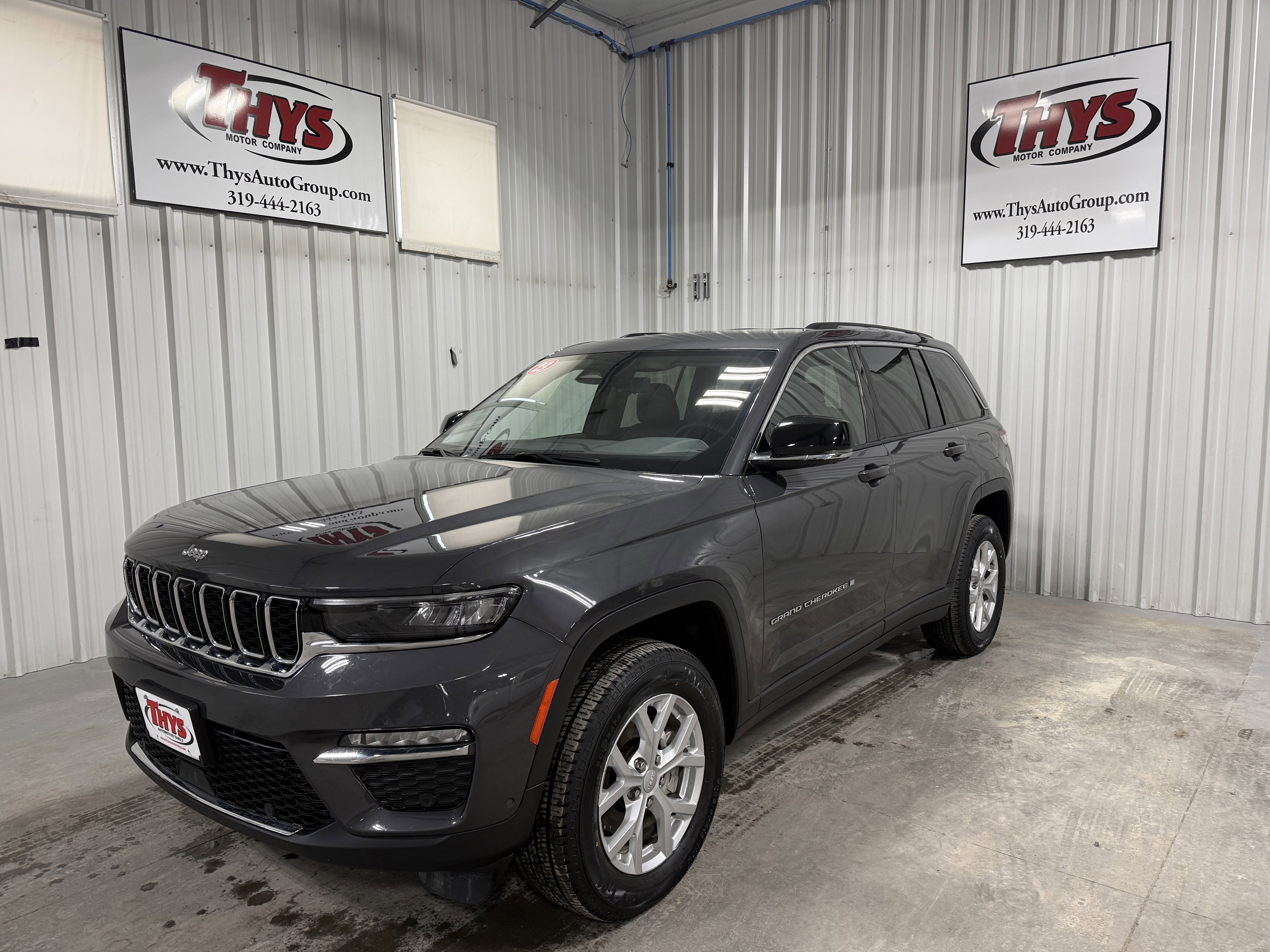 Used 2023 Jeep Grand Cherokee Limited w/ Luxury Tech Group II image 19
