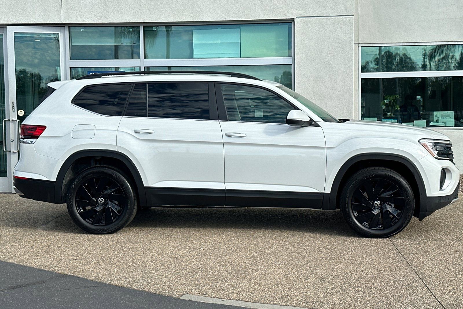 New 2026 Volkswagen Atlas SE image 3