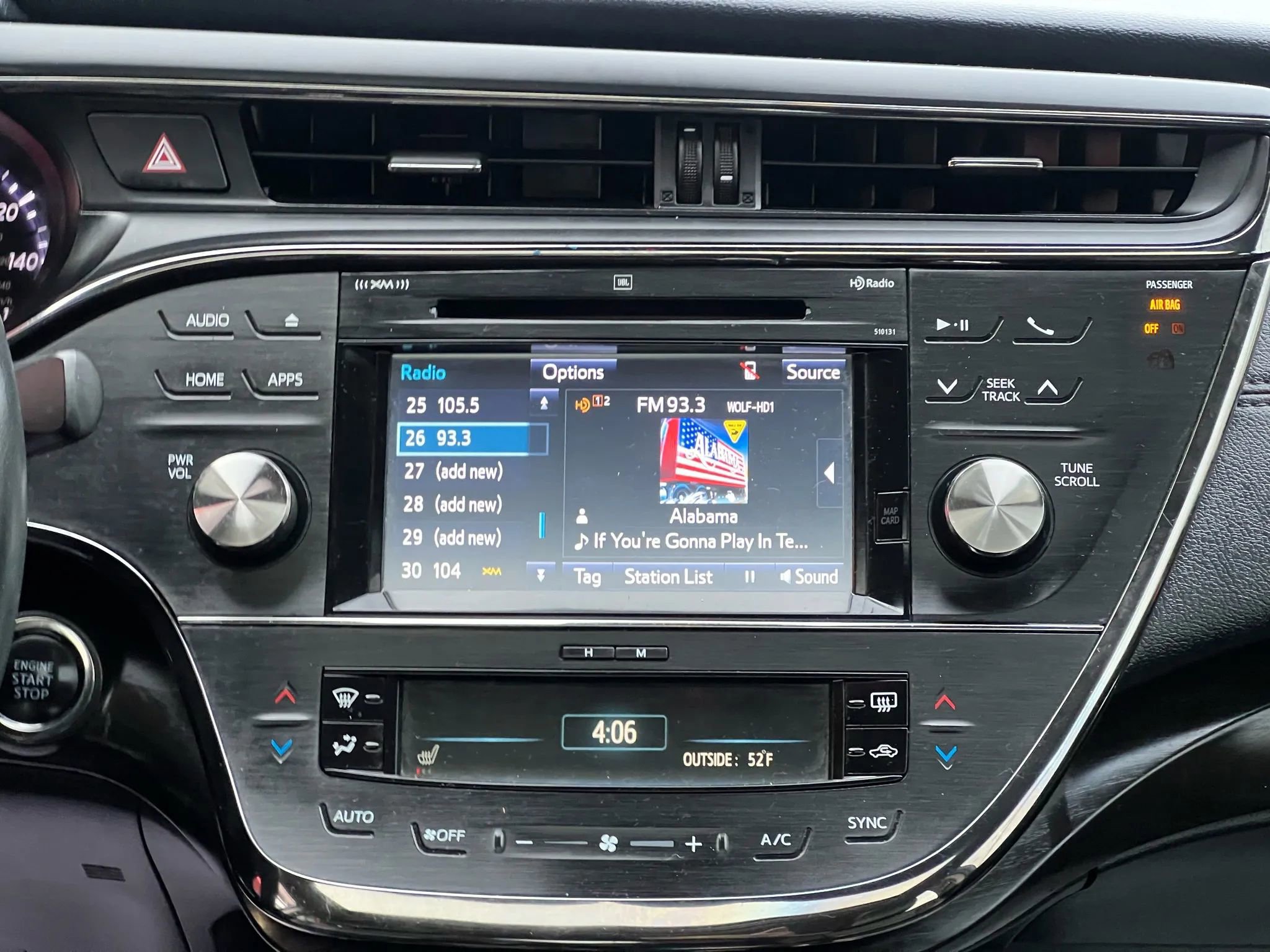 Used 2018 Toyota Avalon Limited image 19