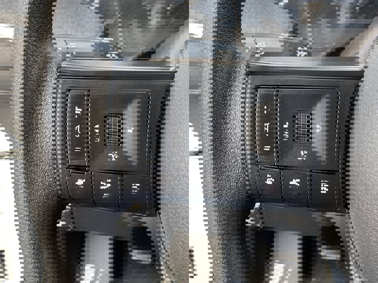 New 2026 Nissan Kicks SV image 31