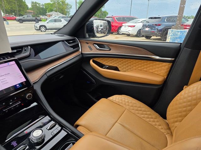 Used 2022 Jeep Grand Cherokee Summit w/ Advanced Protech Group IV AWD/4WD image 24