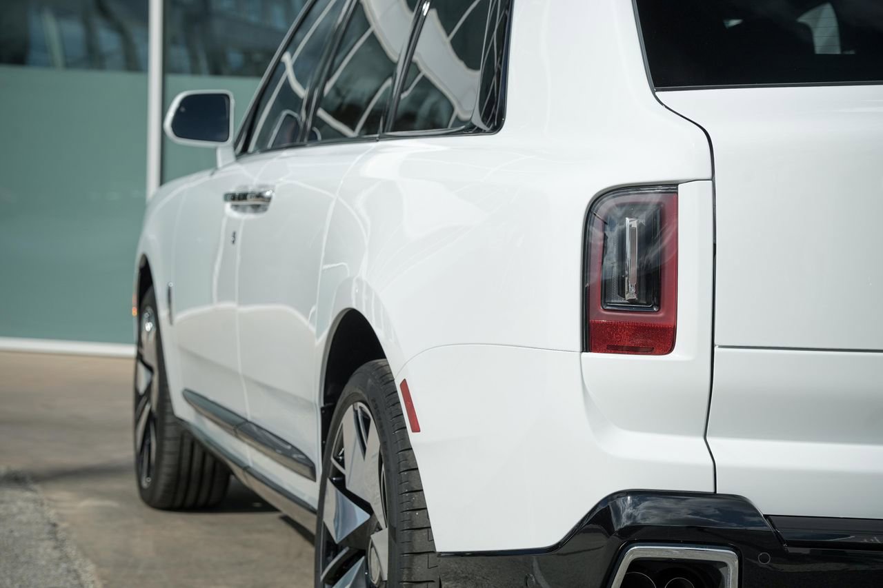 New 2026 Rolls-Royce Cullinan AWD/4WD image 12
