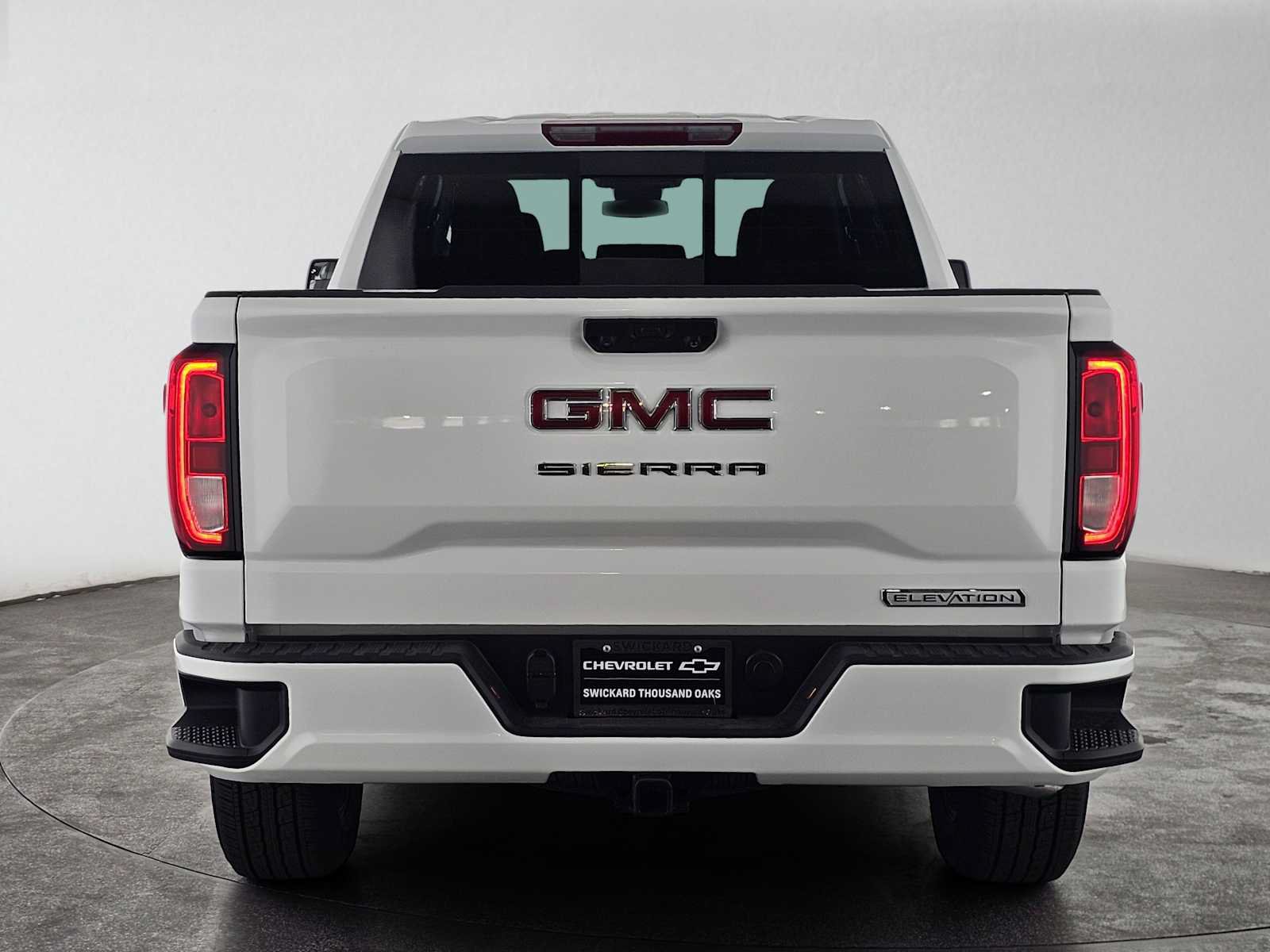 Used 2025 GMC Sierra 1500 Elevation w/ Preferred Package AWD/4WD image 4