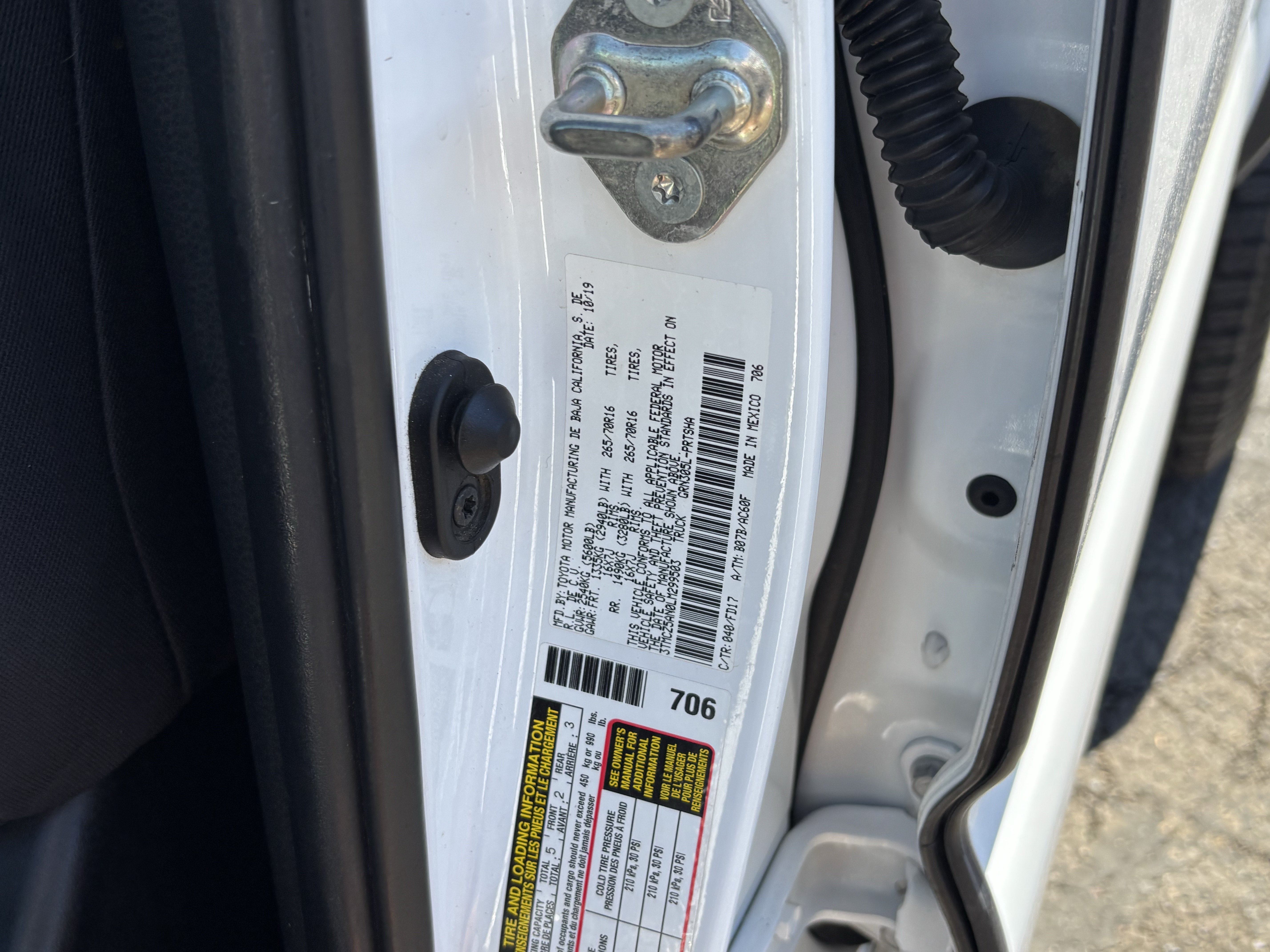 Used 2020 Toyota Tacoma TRD Off-Road AWD/4WD image 30