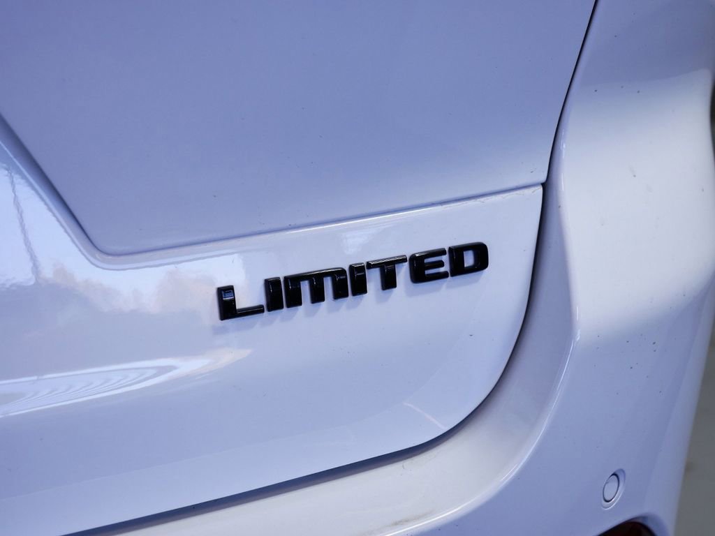 Certified 2025 Jeep Grand Cherokee L Limited w/ Luxury Tech Group II image 14