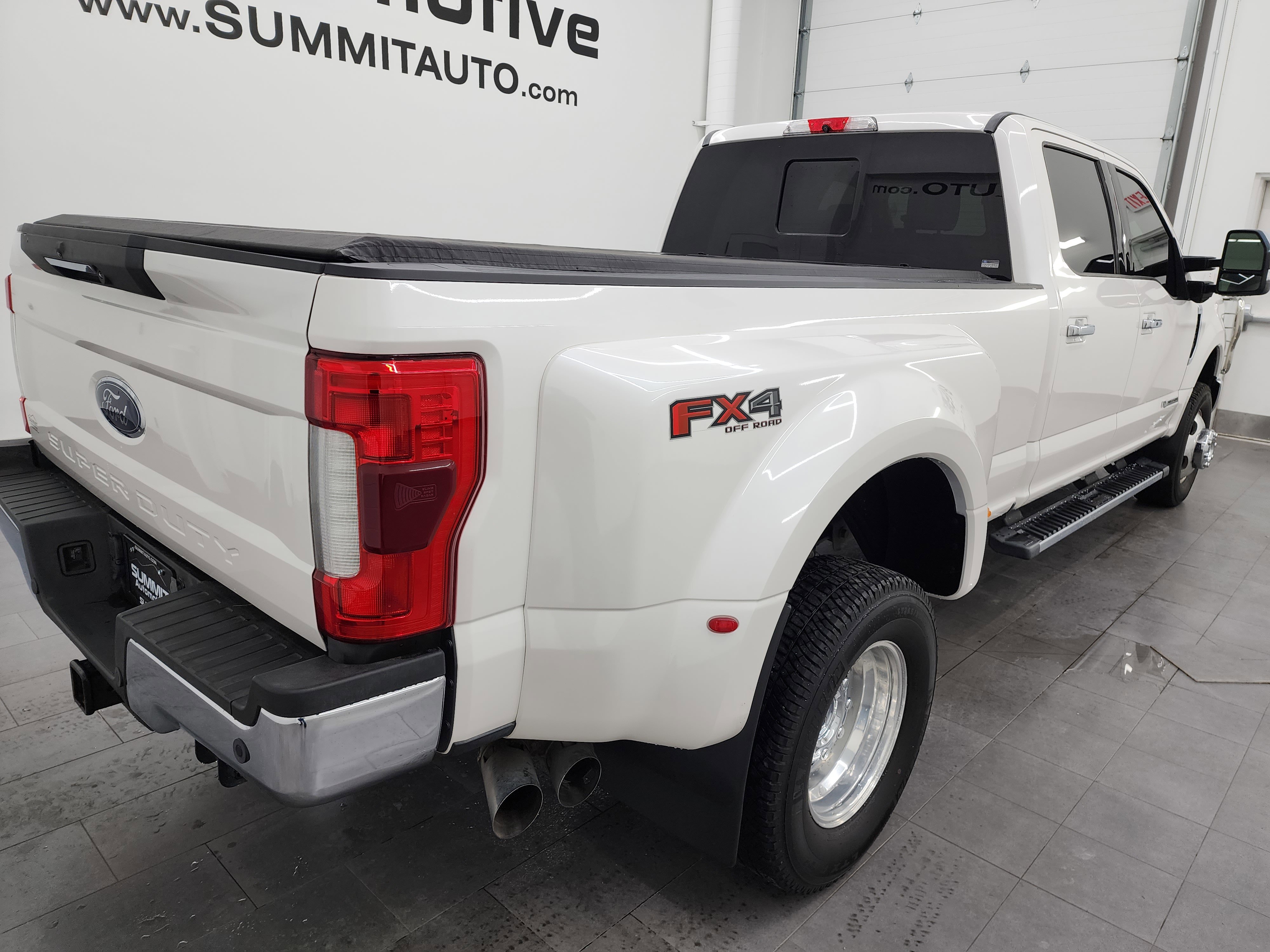 Used 2019 Ford F350 Lariat w/ Lariat Ultimate Package image 4