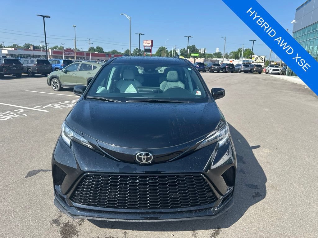 Used 2026 Toyota Sienna XSE AWD/4WD image 2