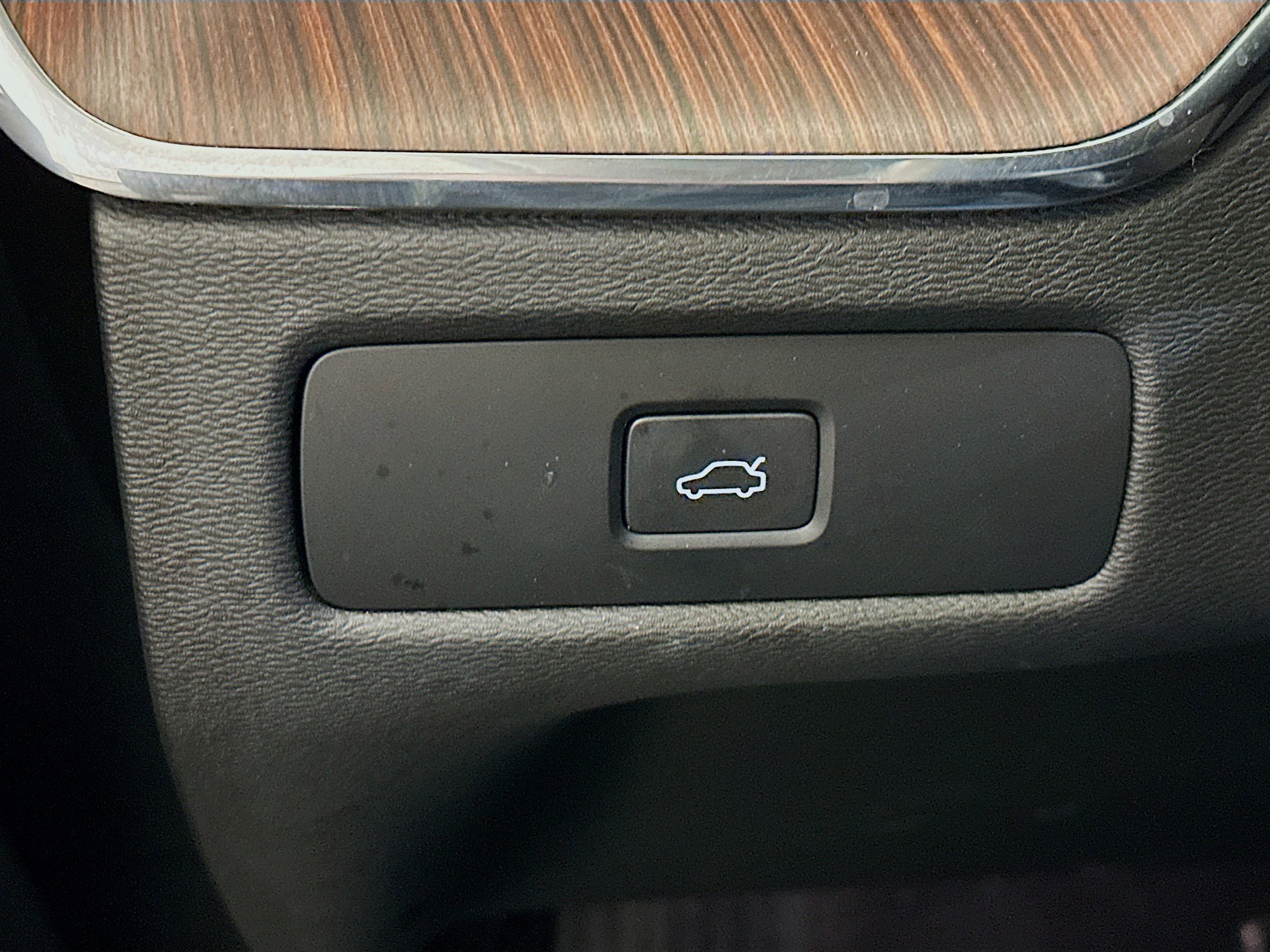 Used 2023 Volvo XC60 B5 Plus w/ Climate Package image 17