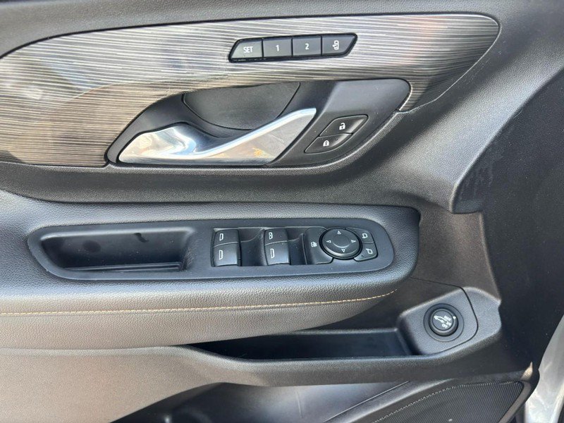 Used 2019 GMC Terrain SLT w/ Preferred Package FWD image 9