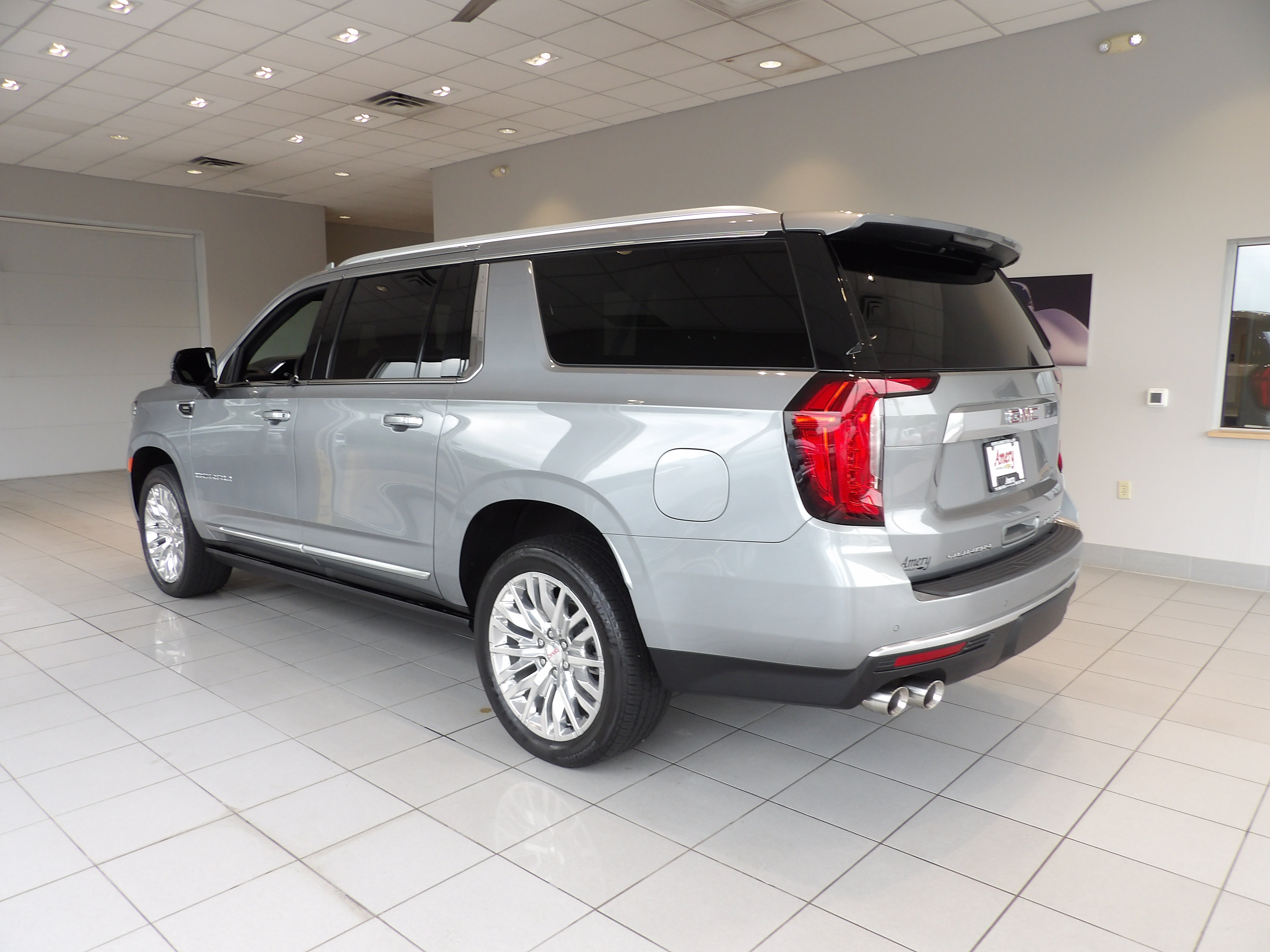 Used 2023 GMC Yukon XL Denali w/ Max Trailering Package AWD/4WD image 6