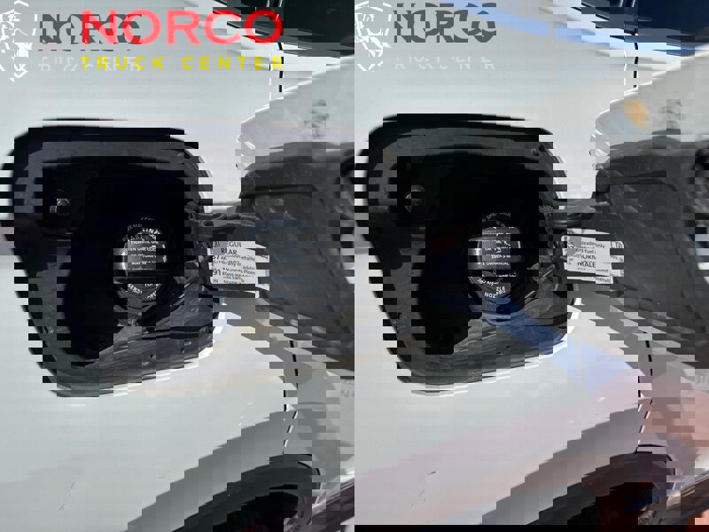 Used 2018 Volkswagen Tiguan SE image 11