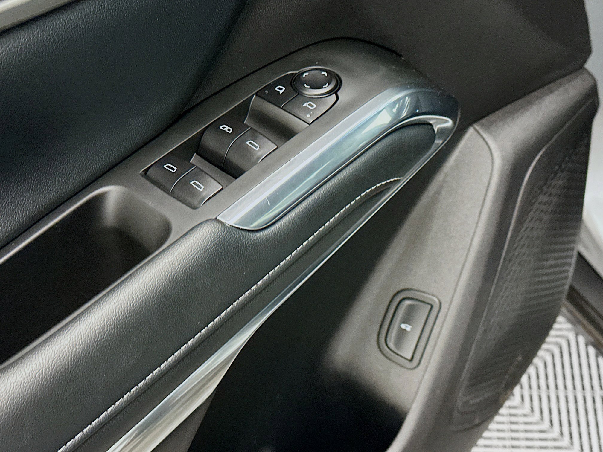 Used 2025 Chevrolet Traverse LT image 15