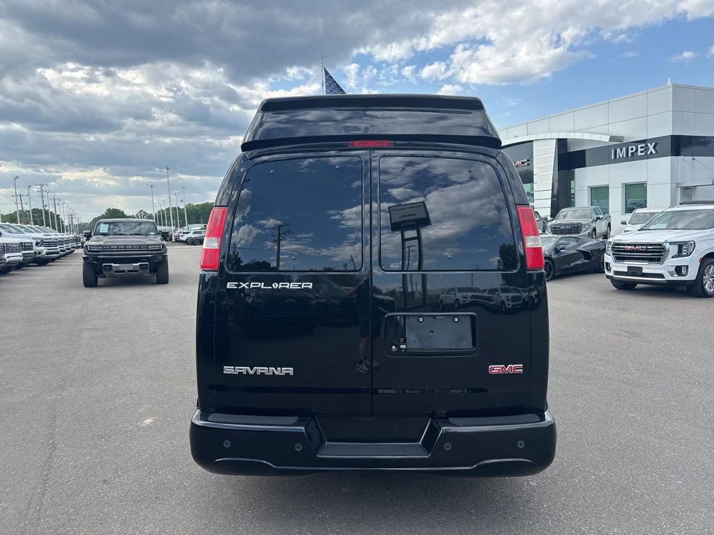 Used 2017 GMC Savana 2500 Extended RWD image 4