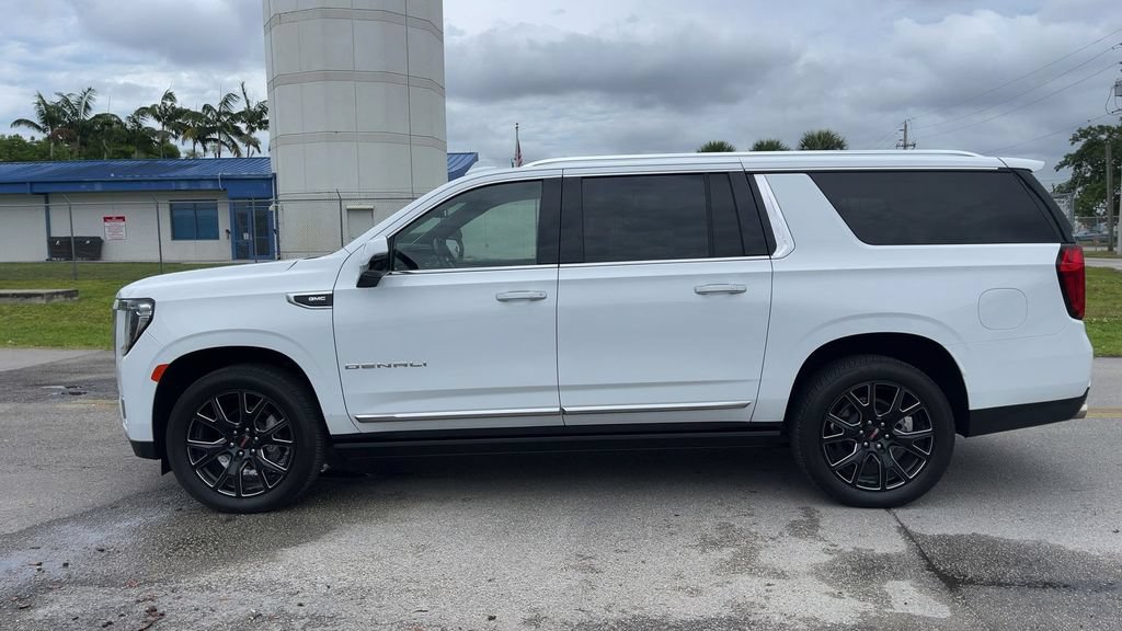 Used 2024 GMC Yukon XL Denali AWD/4WD image 4