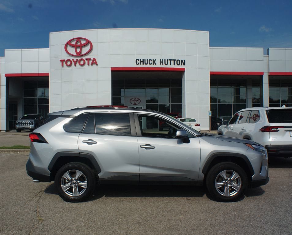 Used 2025 Toyota RAV4 XLE AWD/4WD image 1