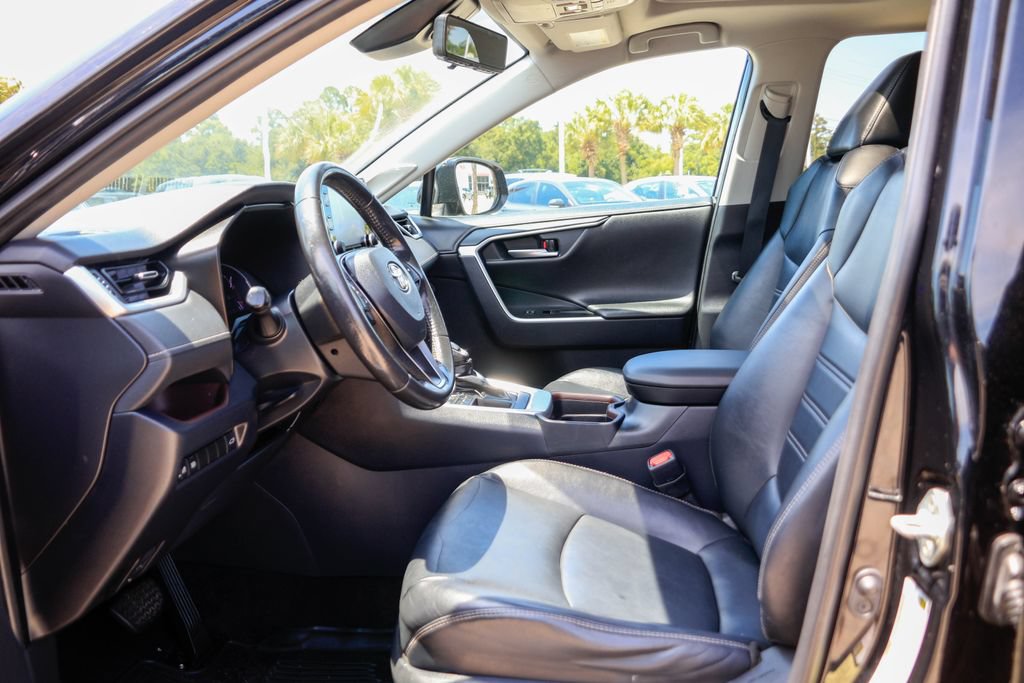 Used 2019 Toyota RAV4 Limited FWD image 9