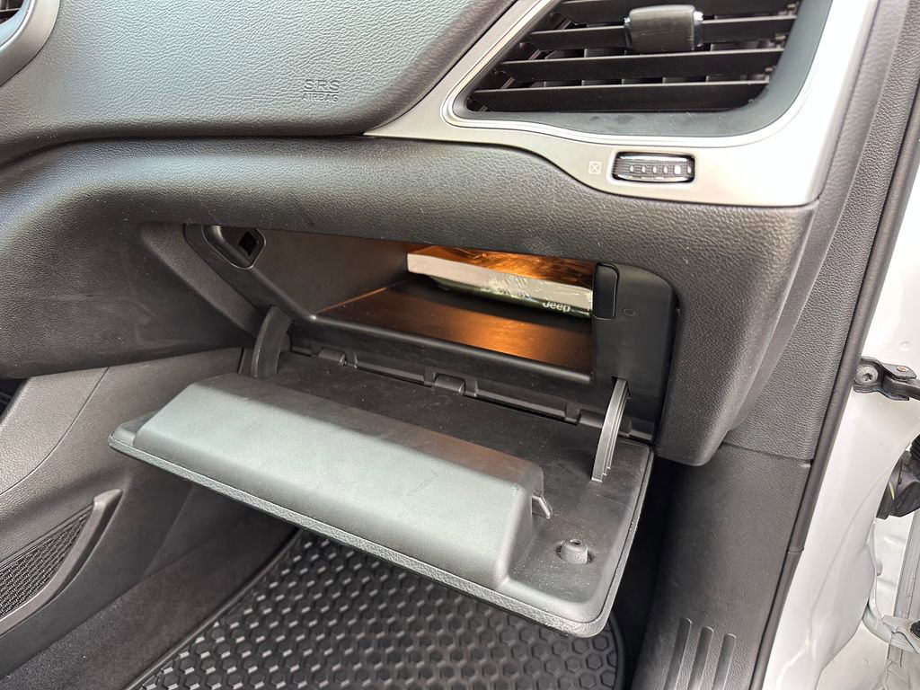 Used 2022 Jeep Cherokee Latitude w/ Sun & Sound Group image 44