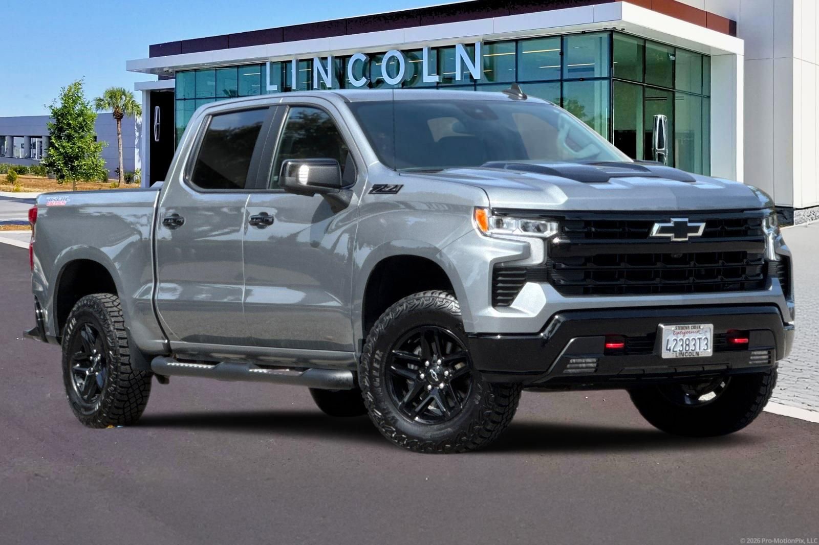 Used 2023 Chevrolet Silverado 1500 LT Trail Boss w/ LT Trail Boss Premium Package AWD/4WD image 2