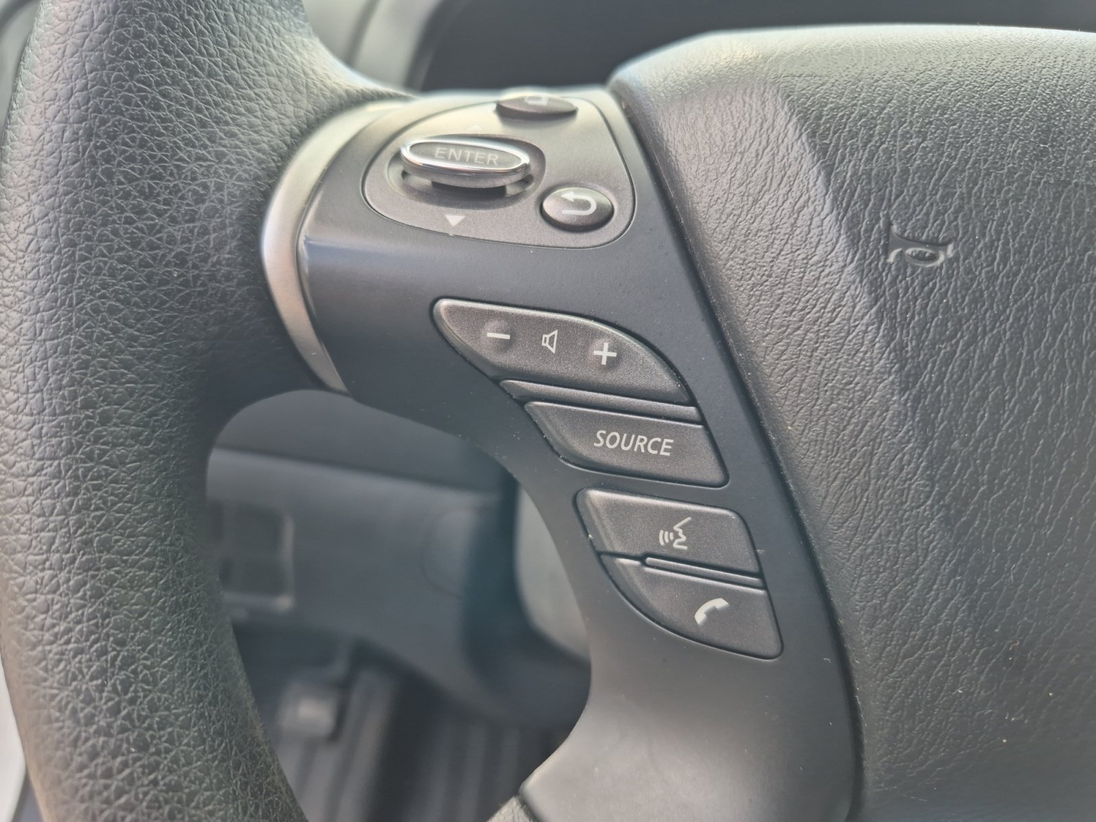 Used 2020 Nissan Pathfinder S FWD image 26