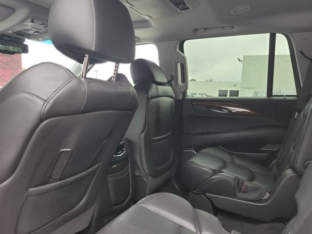 Used 2015 Cadillac Escalade Luxury AWD/4WD image 36
