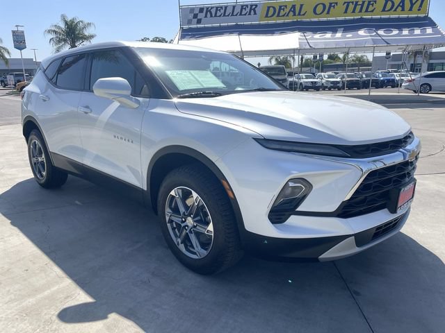 Used 2023 Chevrolet Blazer LT AWD/4WD image 2