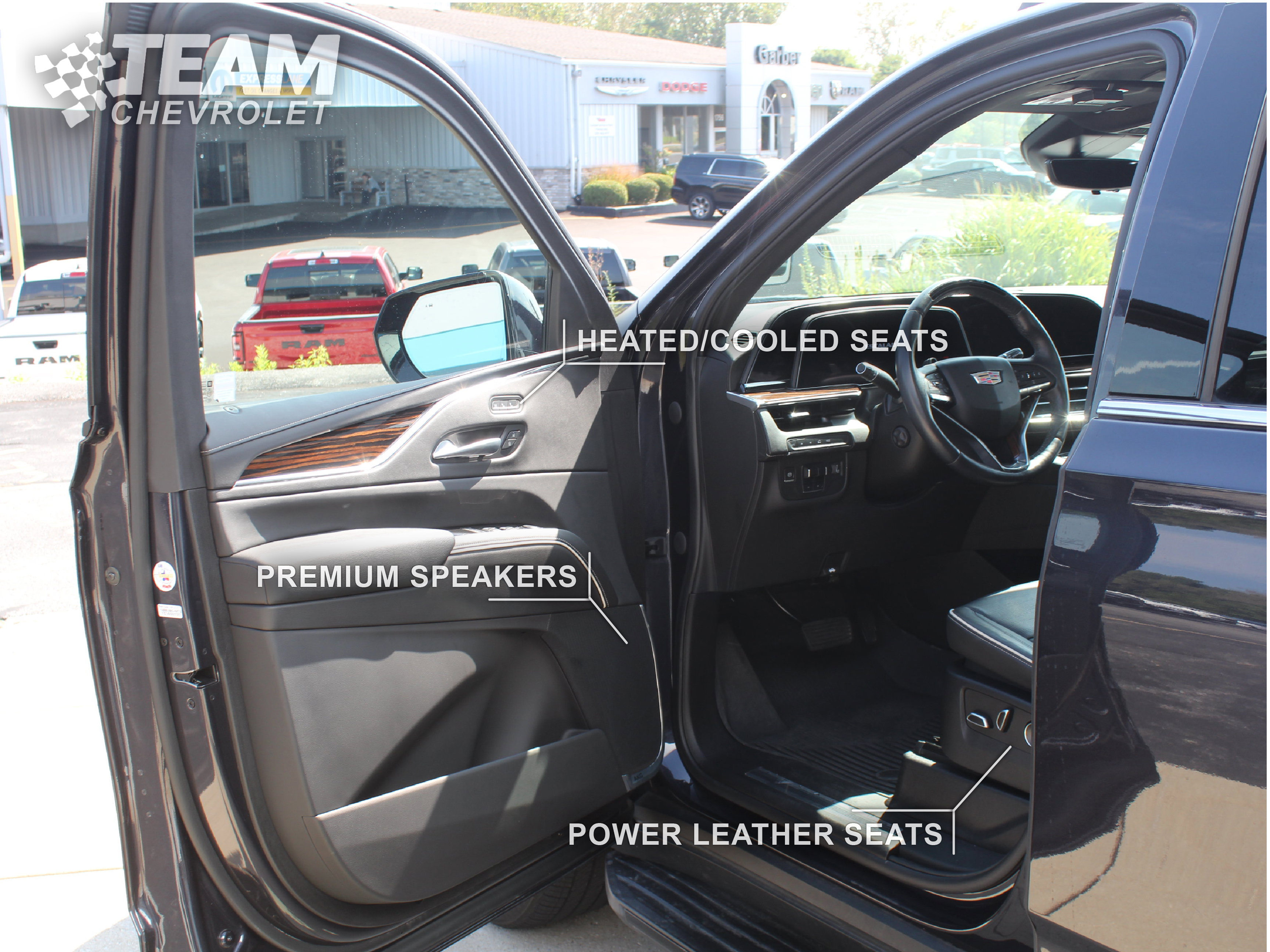 Used 2023 Cadillac Escalade Premium Luxury w/ Performance Package AWD/4WD image 3