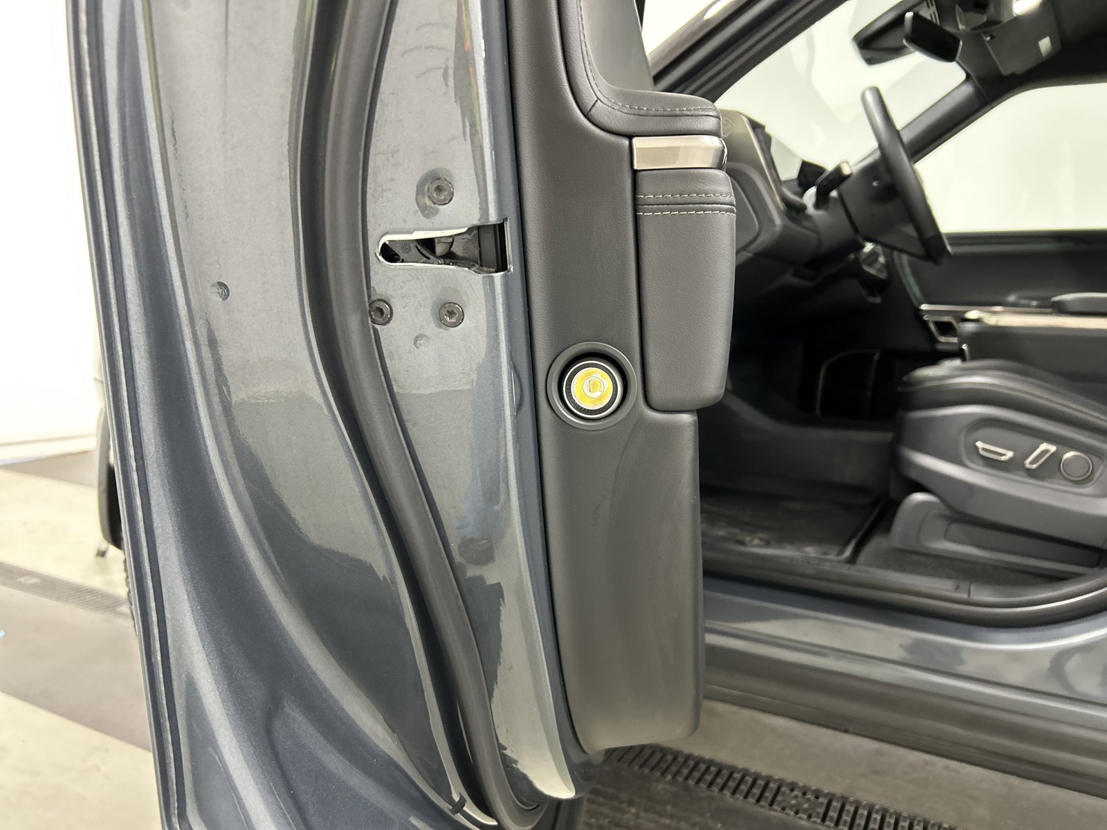Used 2022 Rivian R1S Launch Edition image 32