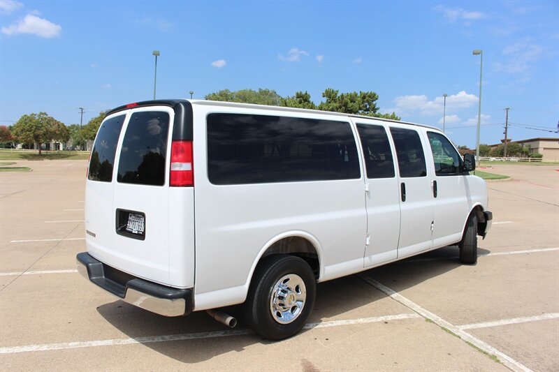 Used 2025 Chevrolet Express 3500 LT w/ LT Preferred Equipment Group RWD image 4