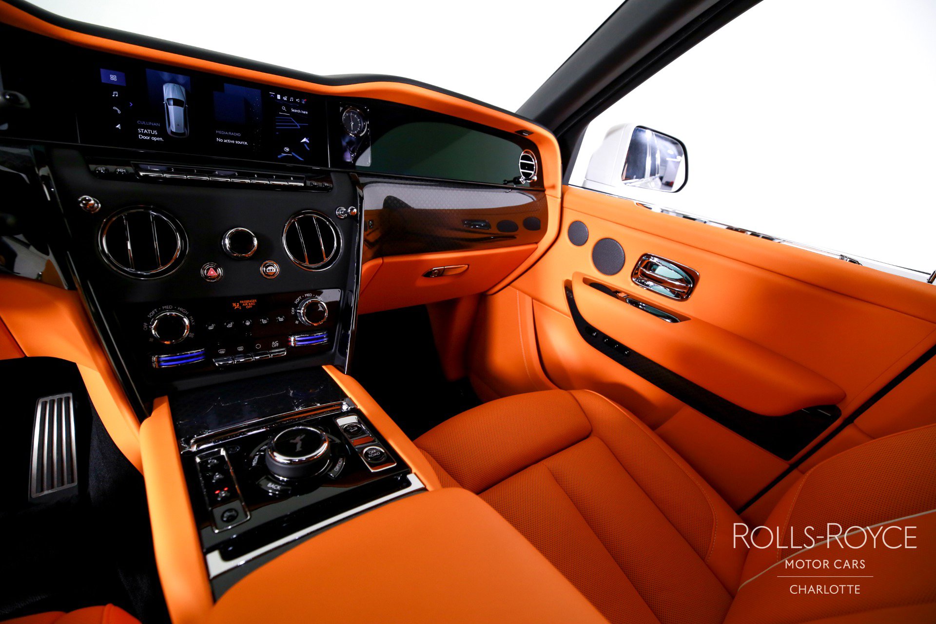 Used 2025 Rolls-Royce Cullinan Black Badge image 15