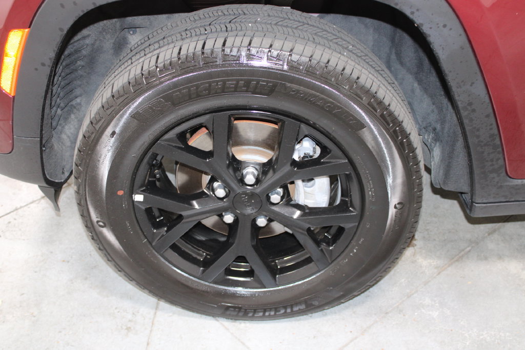 Used 2025 Jeep Grand Cherokee Altitude AWD/4WD image 59