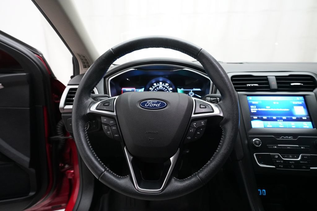 Used 2020 Ford Fusion SE w/ Equipment Group 151A FWD image 4