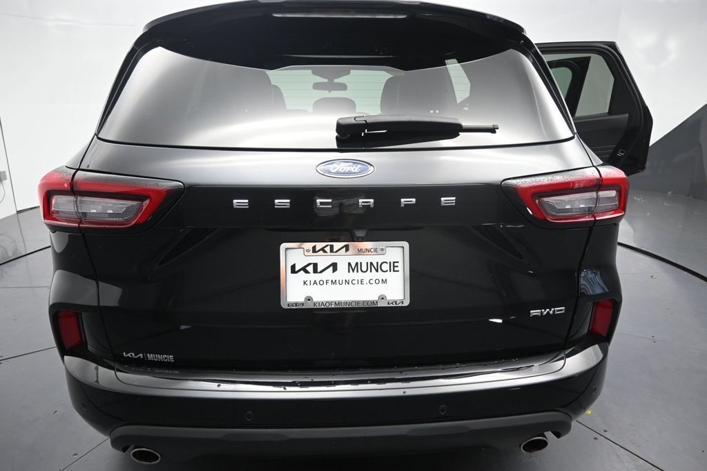 Used 2023 Ford Escape ST-Line w/ Tech Pack #1 AWD/4WD image 9