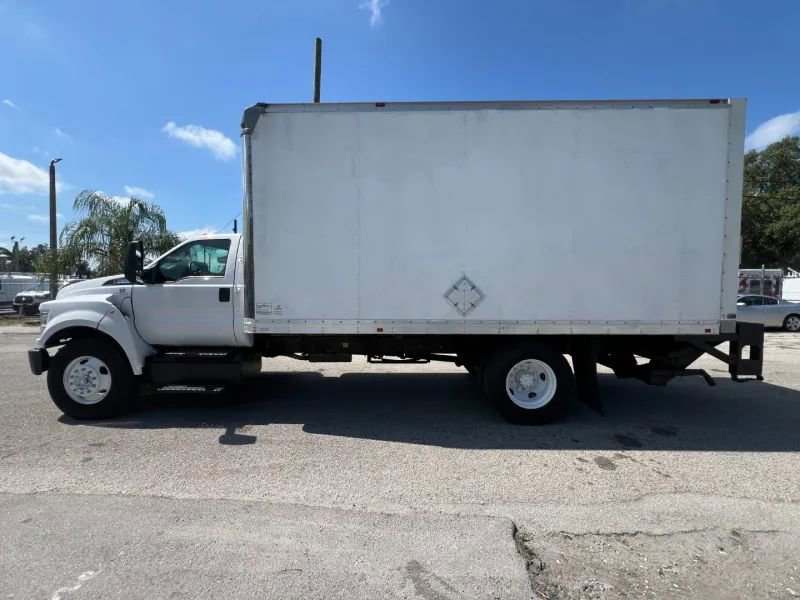 Used 2017 Ford F650 2WD Regular Cab Super Duty image 3