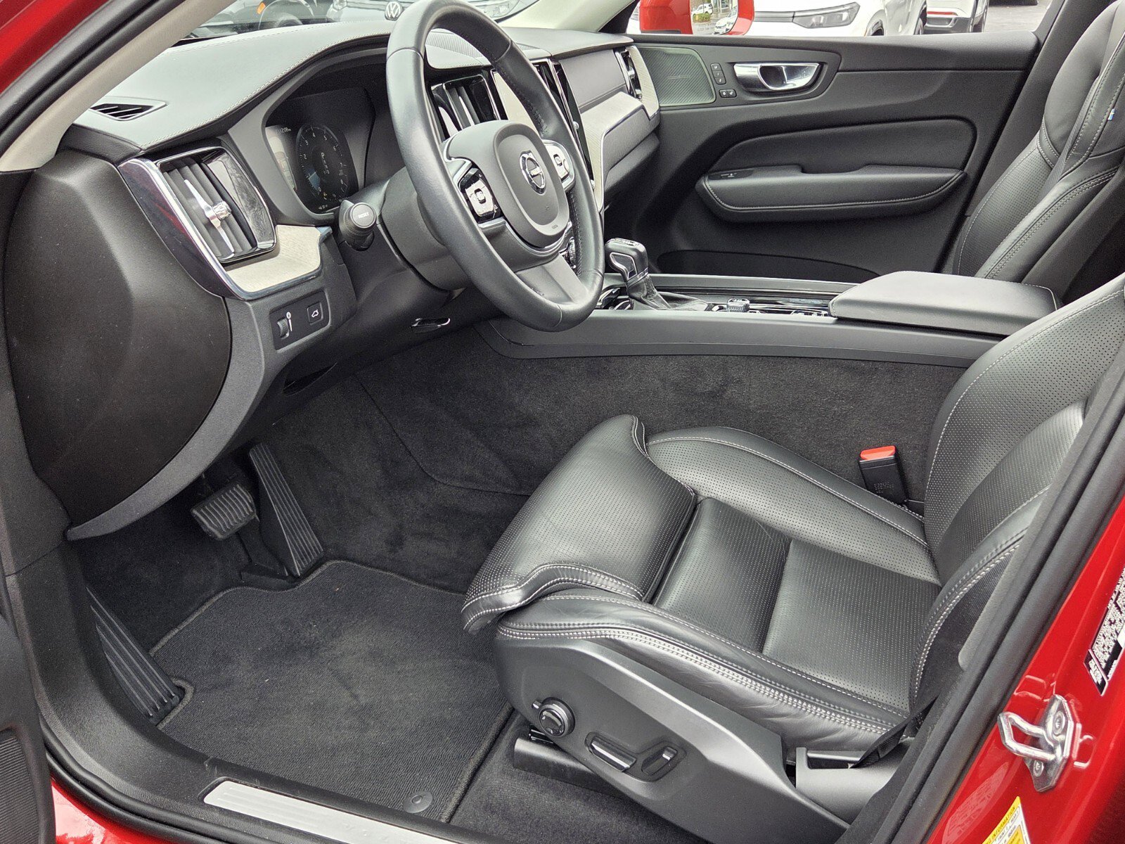 Used 2021 Volvo XC60 T5 Inscription w/ Advanced Package image 14