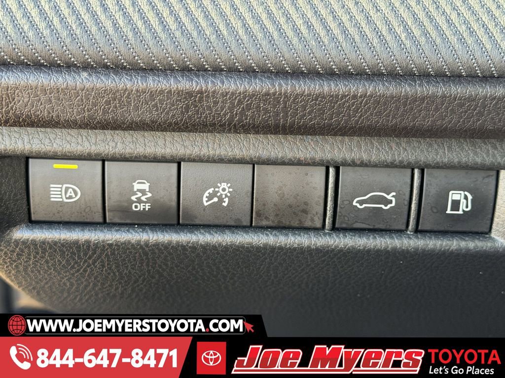 Used 2025 Toyota Camry SE image 25