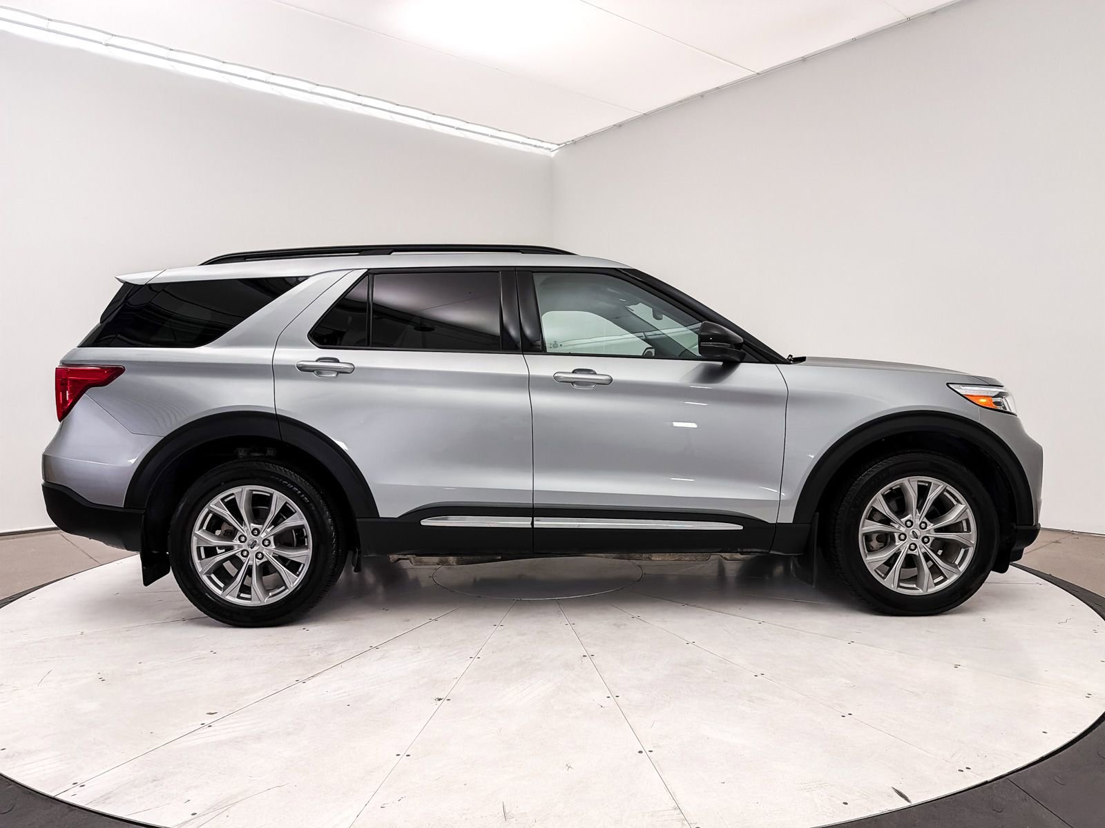 Used 2024 Ford Explorer XLT w/ Equipment Group 202A image 37