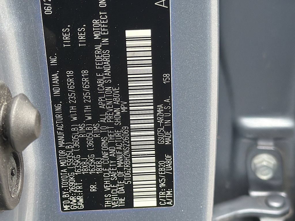 Used 2022 Toyota Highlander XLE AWD/4WD image 36