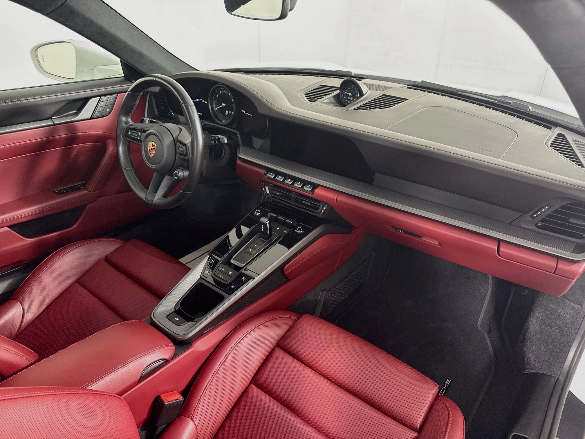 Used 2024 Porsche 911 Carrera 4 w/ Sport Package AWD/4WD image 27