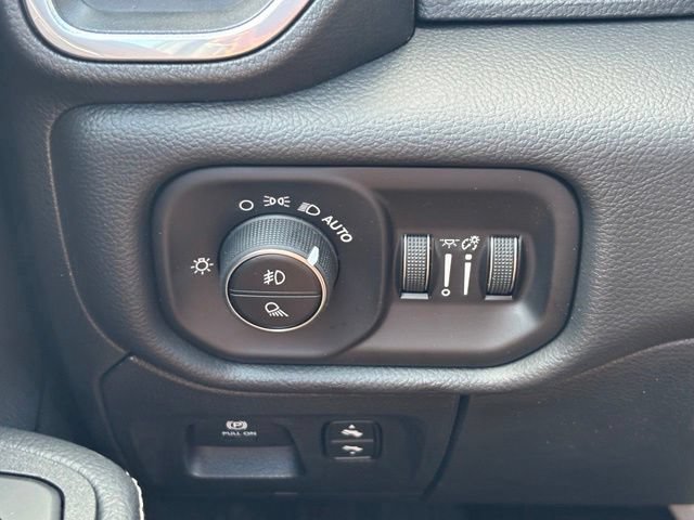 New 2026 RAM 1500 Laramie w/ Sport Appearance Package AWD/4WD image 32