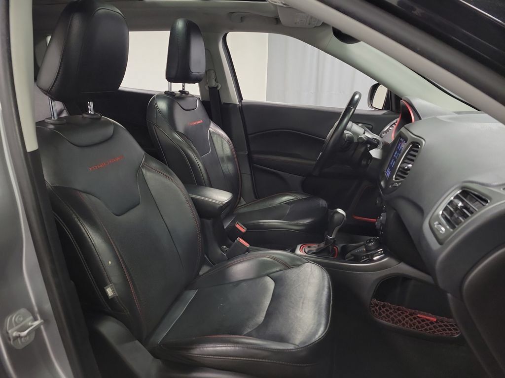 Used 2019 Jeep Compass Trailhawk w/ Leather Interior Group AWD/4WD image 29