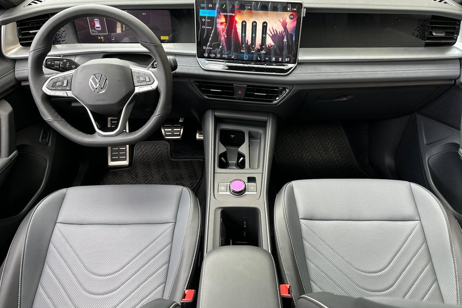 New 2026 Volkswagen Tiguan SE R-Line FWD image 13