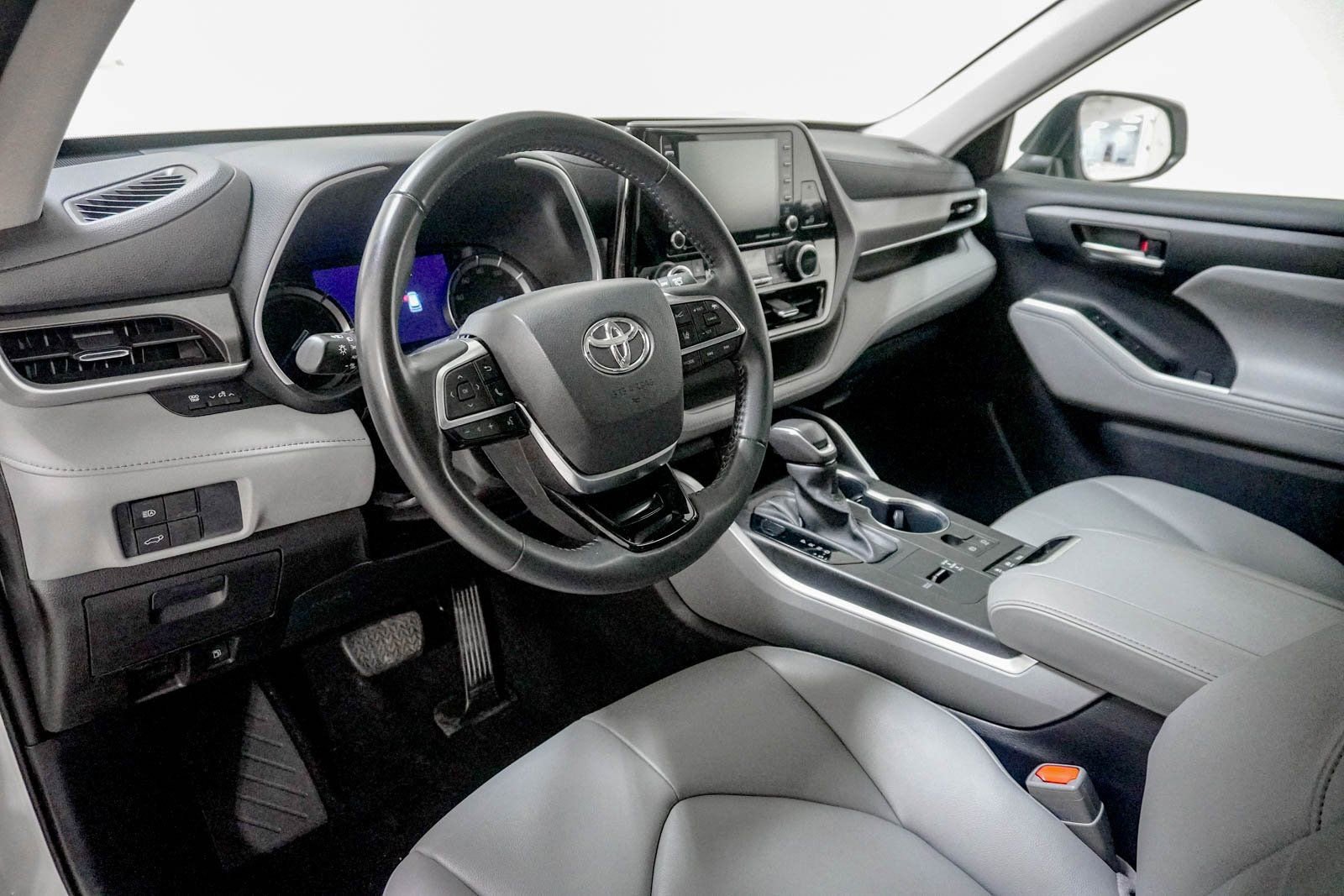 Used 2020 Toyota Highlander XLE image 21