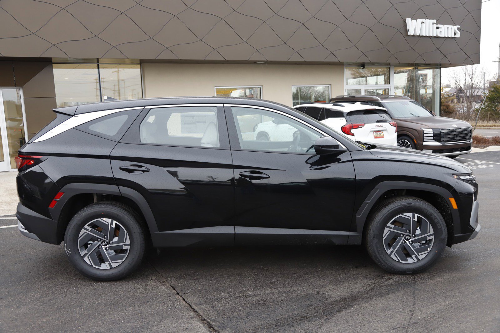 New 2026 Hyundai Tucson Blue SE w/ Tow & Go Package AWD/4WD image 2