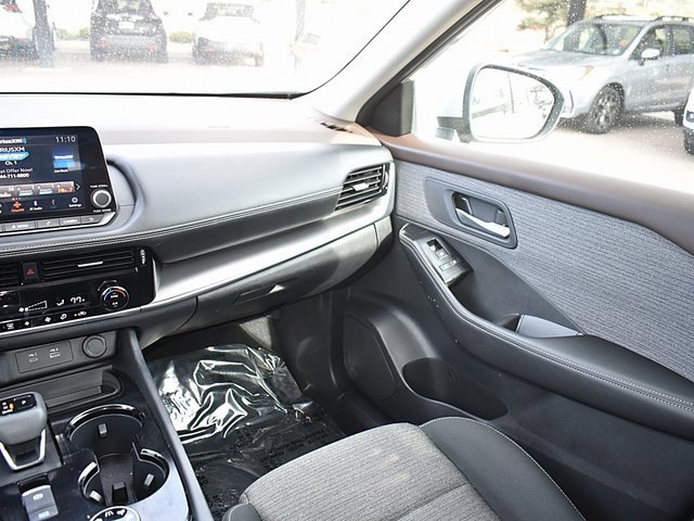 Used 2022 Nissan Rogue SV image 27